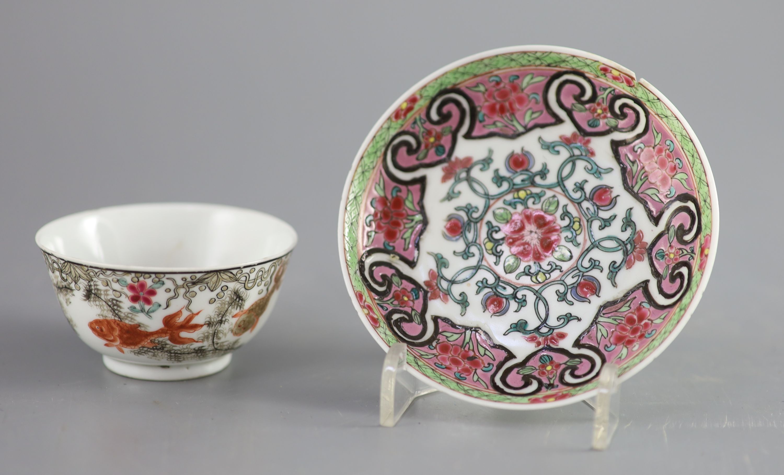 A Chinese Qianlong tea bowl decorated with goldfish, and an associated saucer, diameter 7.5cm and 10.5cm